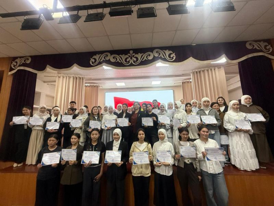 Педагогикалык колледжде ата-энелер жыйналышы өттү