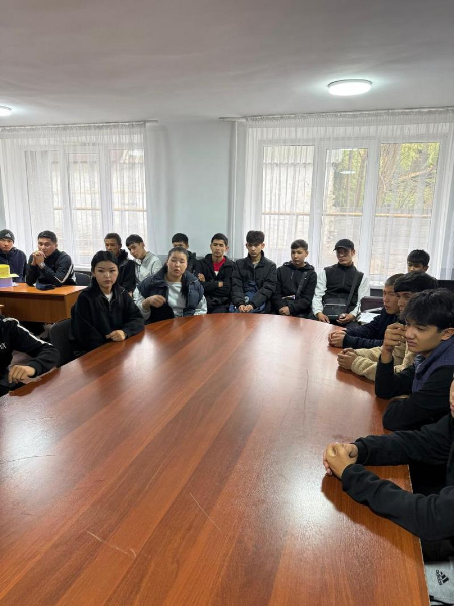 В Педагогическом
колледже ЖАГУ имени  Б. Осмонова 4 ноября
2025-2026-учебного года прошло мероприяти...