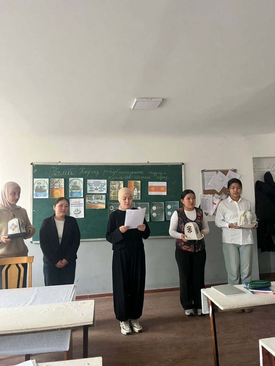 3-март Мамлекеттик туу күнү жана 5-март Ак калпак күнүнө карата куратордук саат өтүлдү