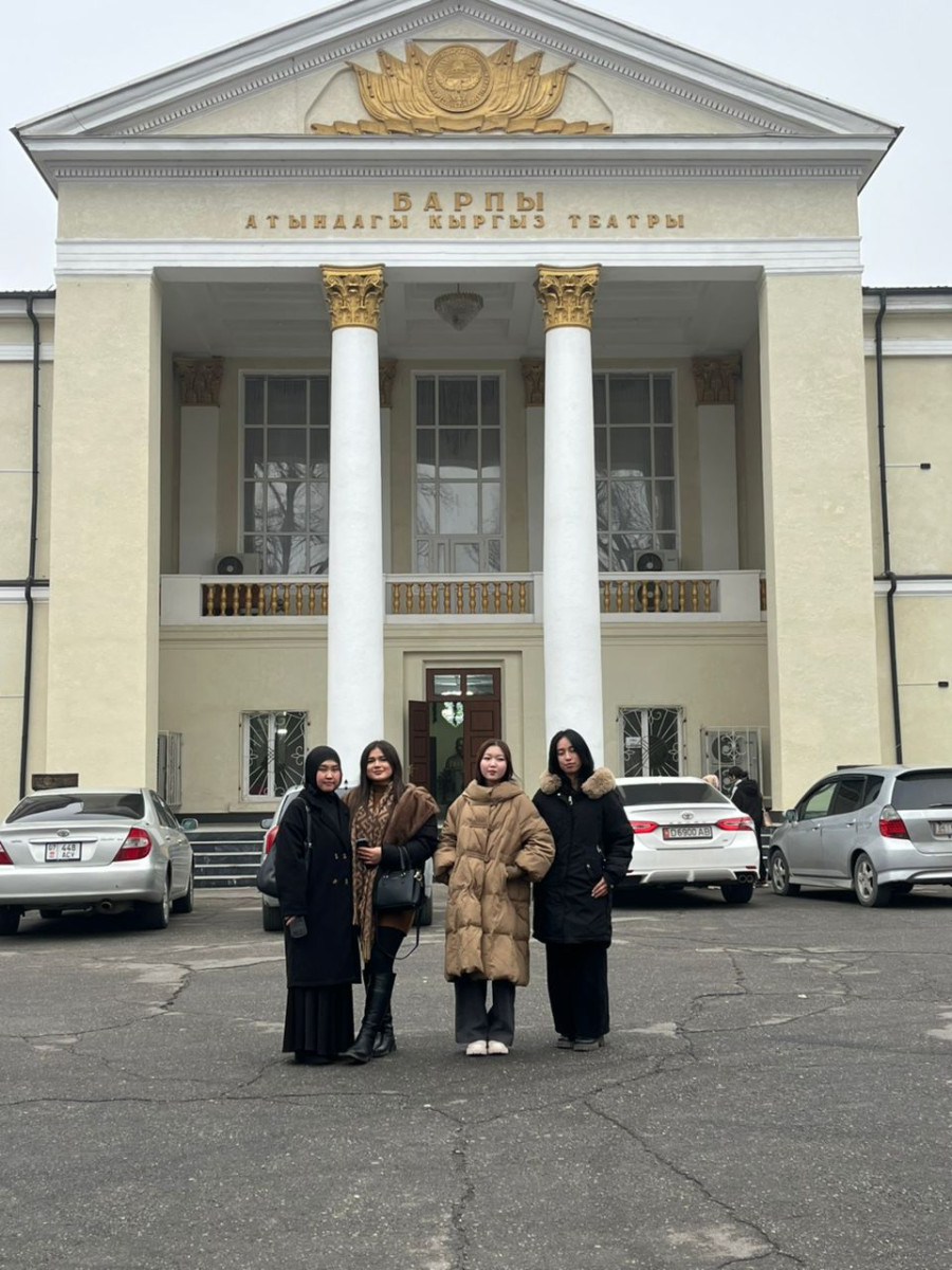 Students of the “Russian Language and Literature” Profile Attended the Performance “Syrdashuu”