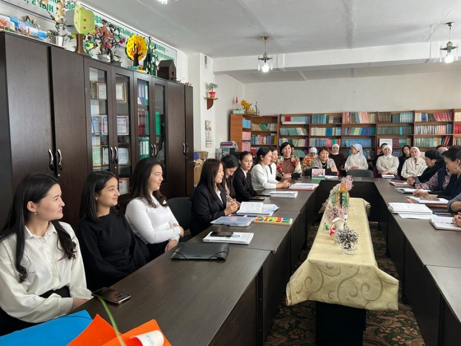 КҮНДҮЗГҮ, СЫРТТАН ОКУУ БӨЛҮМҮНДӨГҮ ПРАКТИКАНЫ ЖЫЙЫНТЫКТООГО АРНАЛГАН КОНФЕРЕНЦИЯ