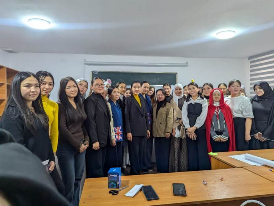 Студенттер арасында “English Speaking Club” аталышында иш-чара өткөрүлдү