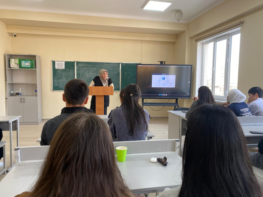 «Один час с директором Института экономики и права»