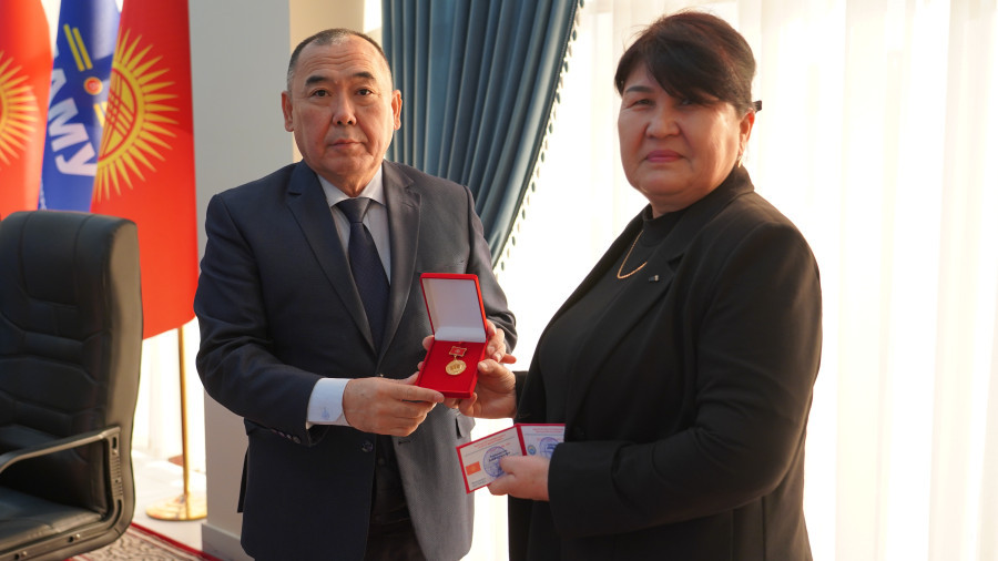 Көп жылдык жана ак ниет эмгеги үчүн сыйлык