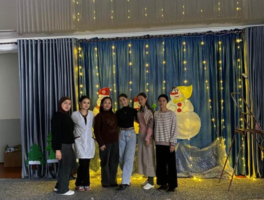 "Бала бакчада өткөрүлүүчү көңүл ачуучу кечелеринде музыка залын жасалгалоо"