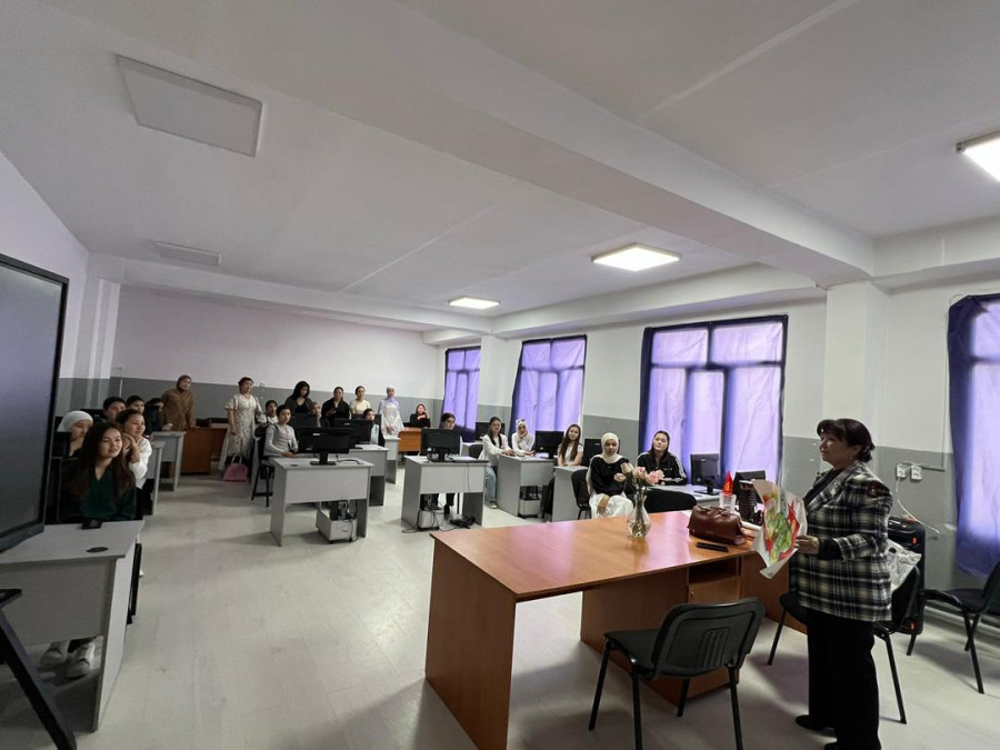 Workplace-Based Learning: Integrating Theory and Practice in Teaching Literature