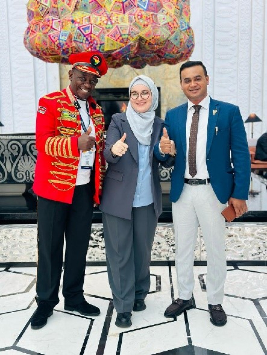 Хамид кызы Нурзада АД-1-16 тайпасынын бүтүрүүчүсү, акыркы мезгилде Индиянын Дели шаарында жеке клиникада (Marengo Asia hospital) акушерка болуп эмгектене