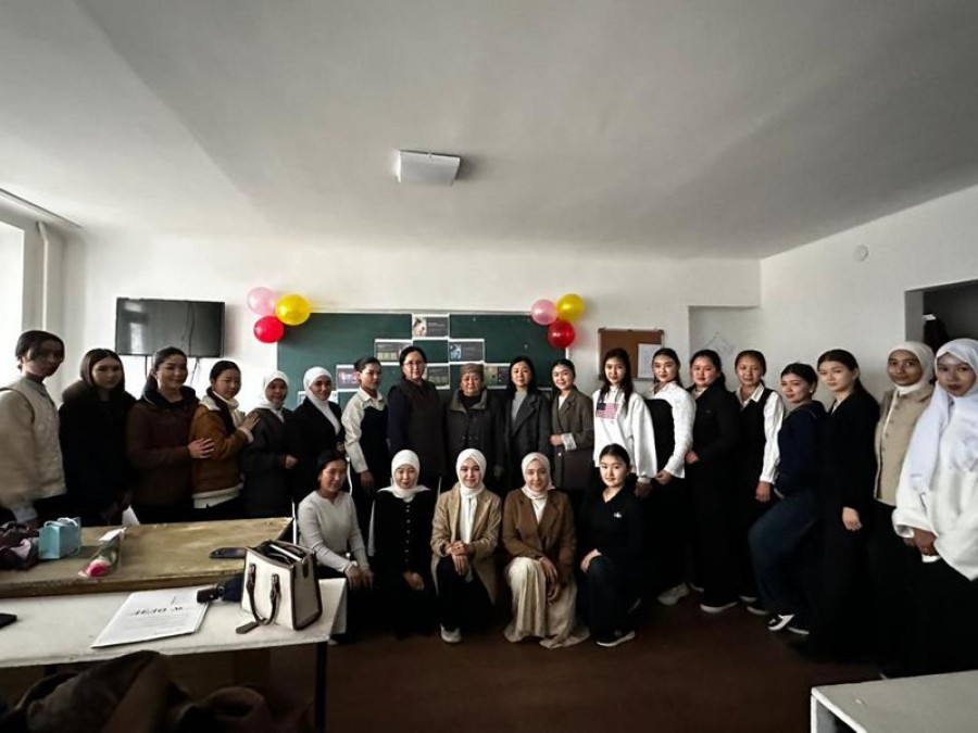 "Ийгиликтүү айымдар менен жолугушуу": Сиздин университеттин бүтүрүүчүлөрү же белгилүү ишкер, коомдук...