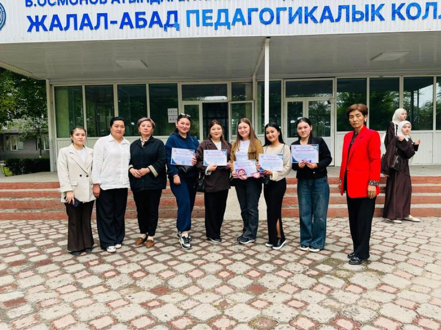 Педагогикалык колледжде бүтүрүүчүлөр менен жолугушуу өттү