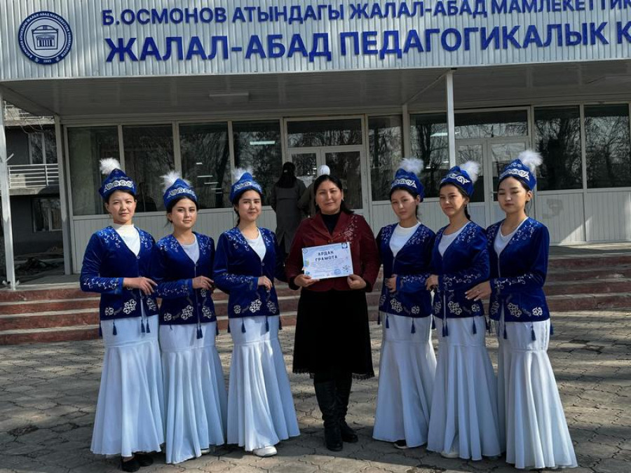 «Эне тилим – түбөлүктүү тирегим, Эне тилим- эч соолбос мүрөгүм»
