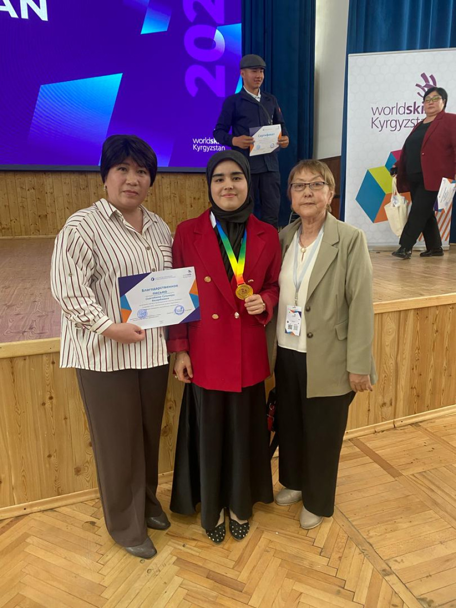 Кыргызстанда өткөрүлгөн «WorldSkills Kyrgyzstan 2025» мода технология чемпионатында ЖАКтын студенти...