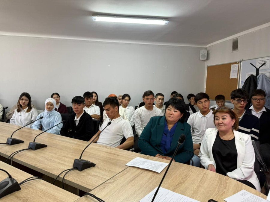 Жалал-Абад колледжи 3-курстарды өндүрүштүк практикага жөнөтүү боюнча конференция өткөрүлдү