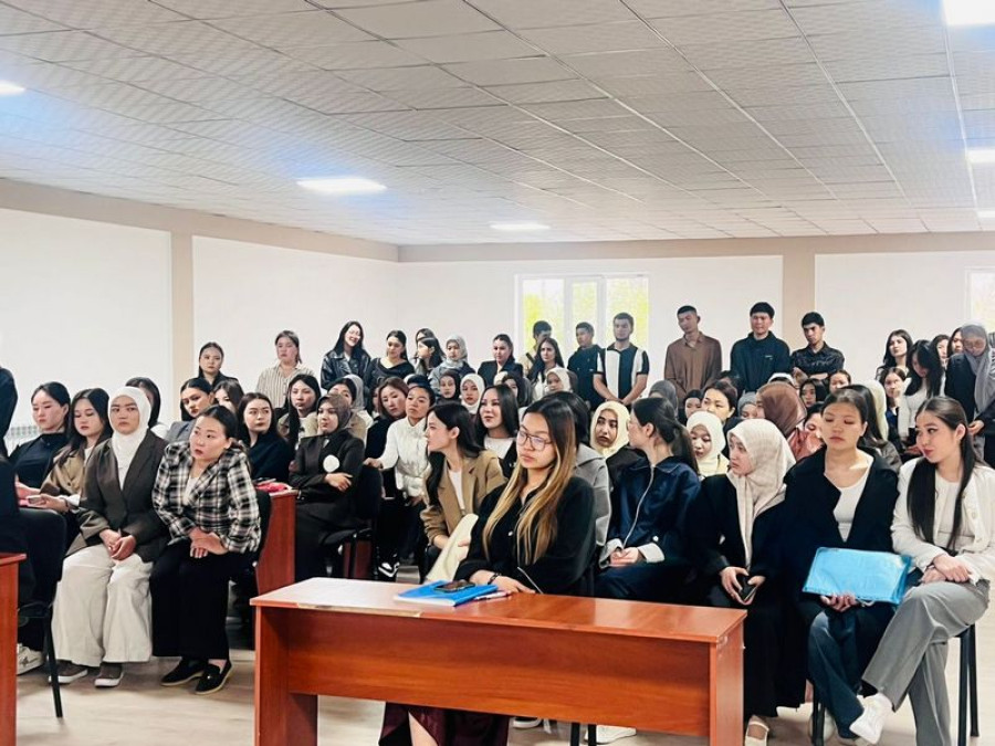 Чет тилдер колледжинде 3- курстардын мамлекеттик практика учурундагы рефлексиялык конференциясы өткө...