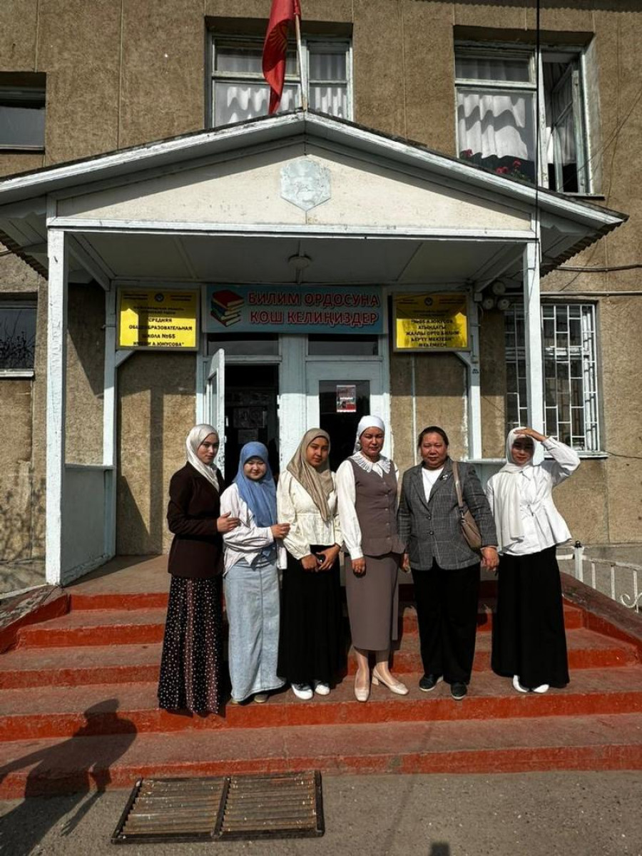 Бүтүрүүчүлөр — биздин сыймыгыбыз: кесипке ийгиликтүү кадам