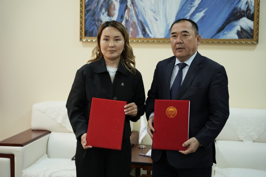 ЖАМУНУН ЖАШТАРЫ ҮЧҮН ЖАҢЫ МҮМКҮНЧҮЛҮКТӨР: «ЕВРАЗИЯ» МЕНЕН БИРГЕЛЕШКЕН ДОЛБООРЛОР ТАЛКУУЛАНДЫ