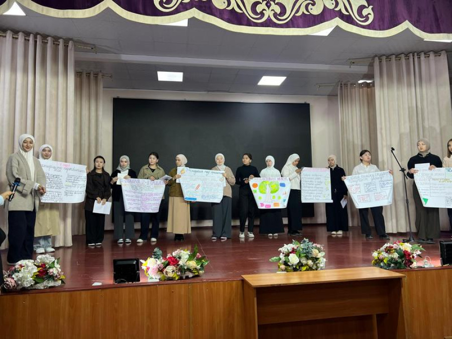 Педагогикалык
практикага жөнөтүү конференциясы болуп өттү