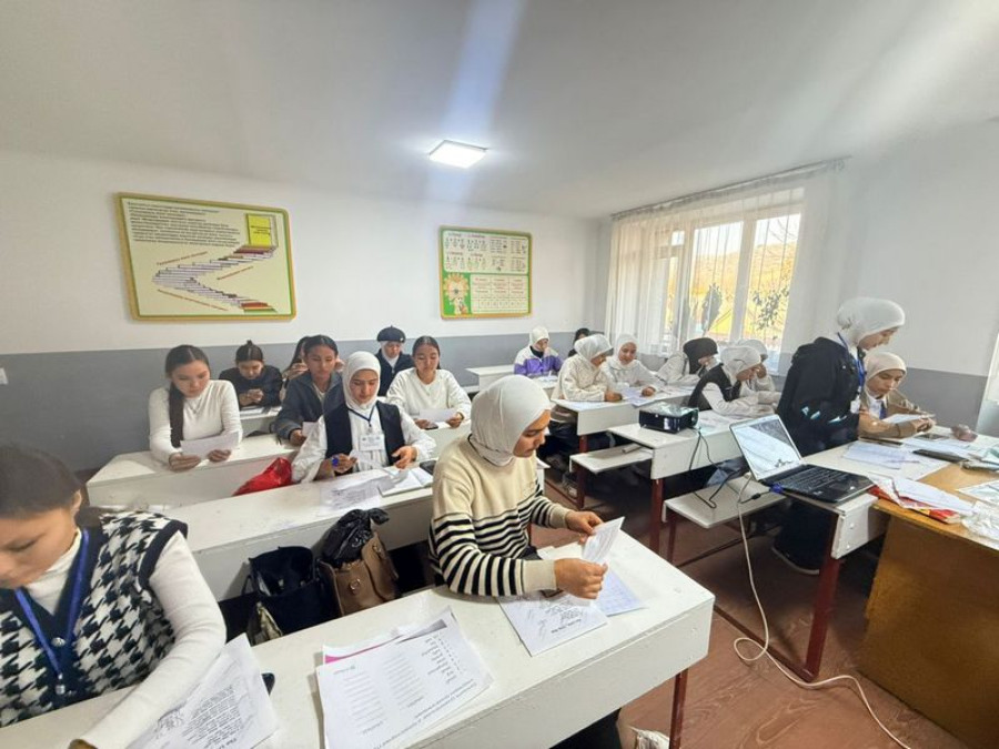 Студенттерге сын атоочтордун мааниси жана чет тилде сүрөттөп сүйлөө көндүмдөрүн өркүндөтүү боюнча ач...