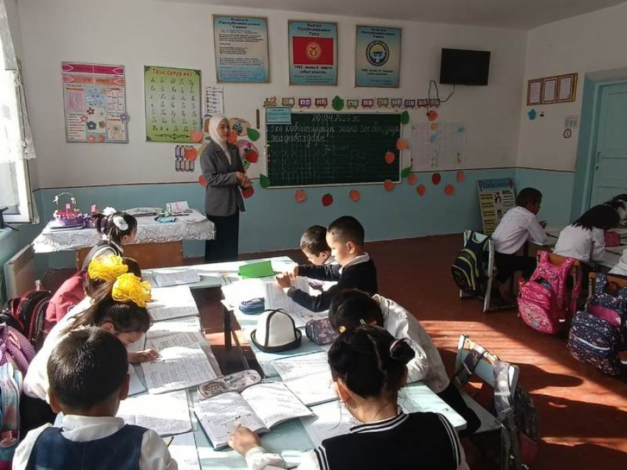 «3кө көбөйтүү жана  бөлүү жадыбалы» темасында ачык сабак өткөрүлдү