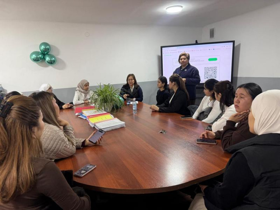 Тайпа жетекчилери менен жыйналыш