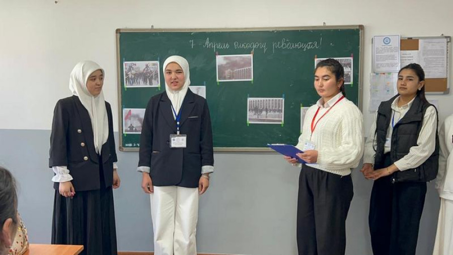 2005-жылдын 24-мартындагы  Элдик революциянын 21 жылдыгына жана 2010-жылдын 7-апрелиндеги Элдик рево...