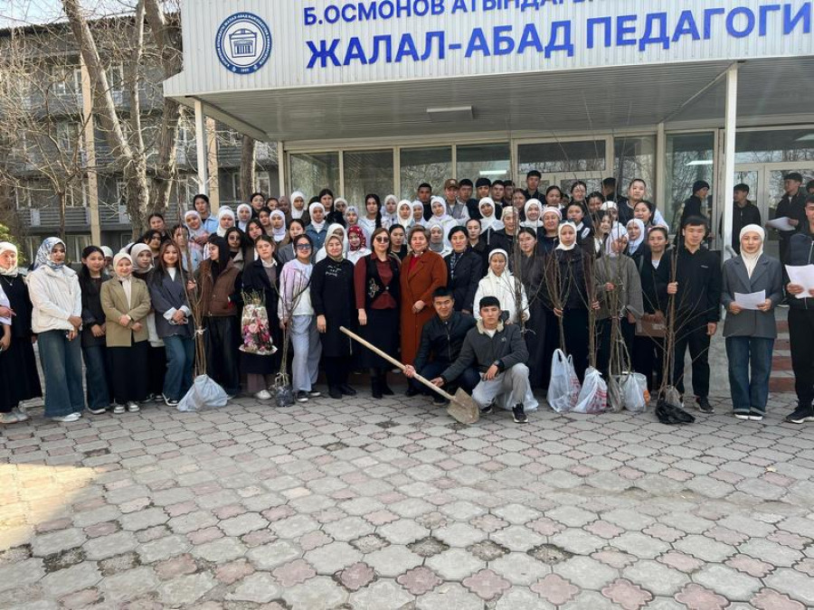 Педагогикалык колледжде ачык эшиктер күнүнүн алкагында “Жашыл экономика- жаштардын келечеги” аттуу а...