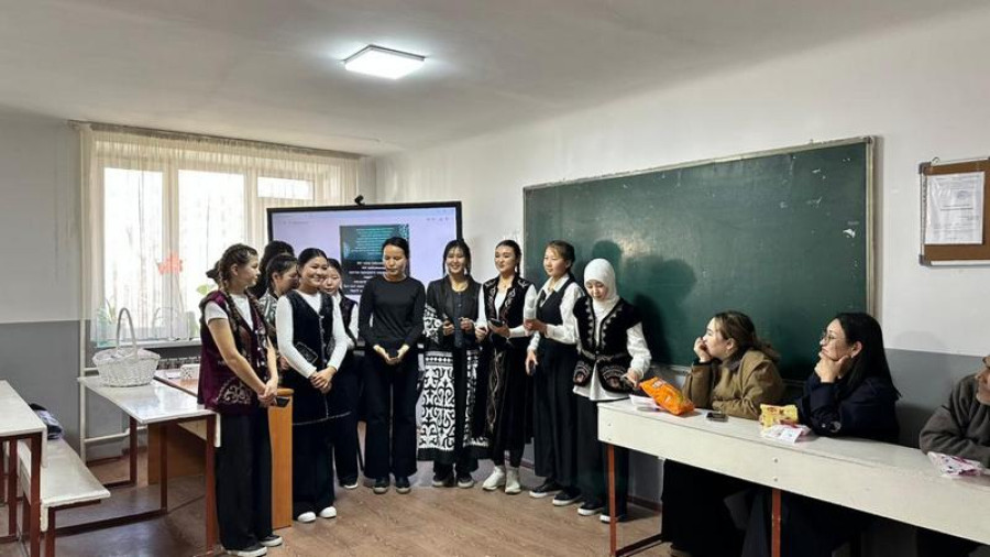 Улуттук салттар жана Айт майрамы – дүйнөлүк
баалуулуктарга жол