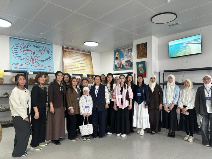 ЖАМУнун
Чет тилдер колледжинин студенттери Манас шаарынын аймак таануу музейине саякат  жасап кайтыш...