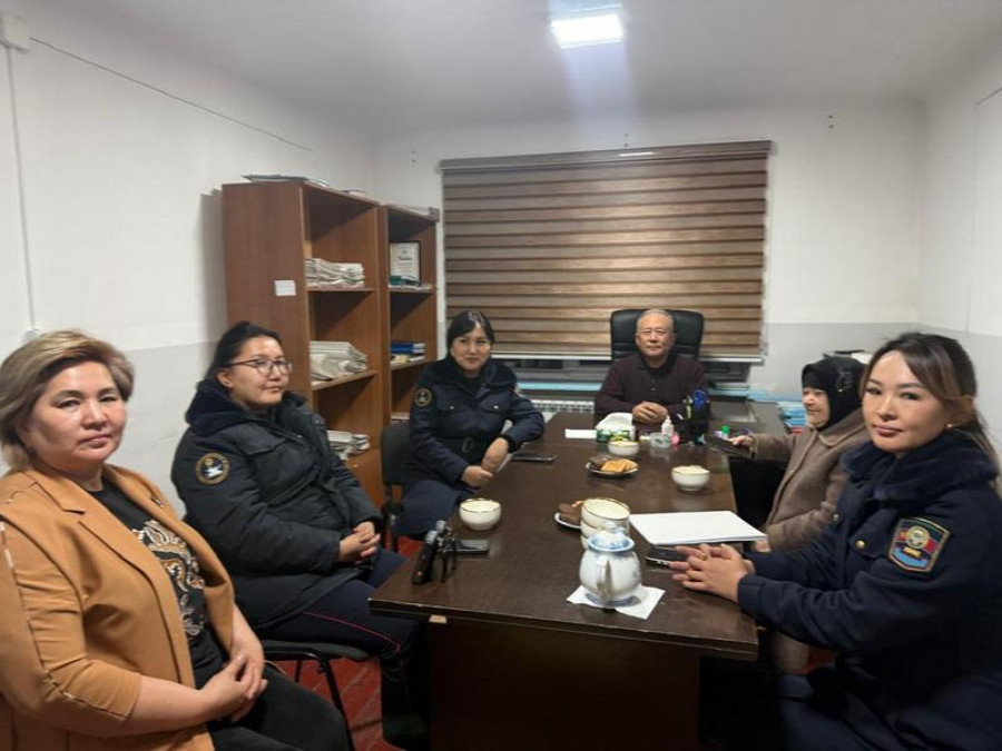 Жатаканада жашаган студенттер менен жолгушуу