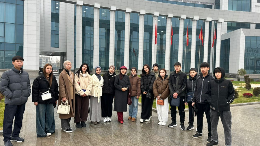 Жалал-Абад колледжинин студентерине “Кесиптердин кызматтык милдеттери, этика жана маданияты” темасын...