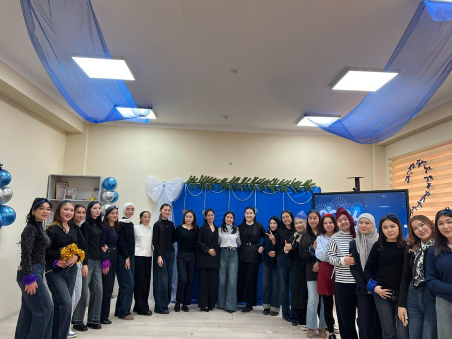 В группе КТ-1-24 прошла праздничная вечеринка под названием "Здравствуй, Новый год!"