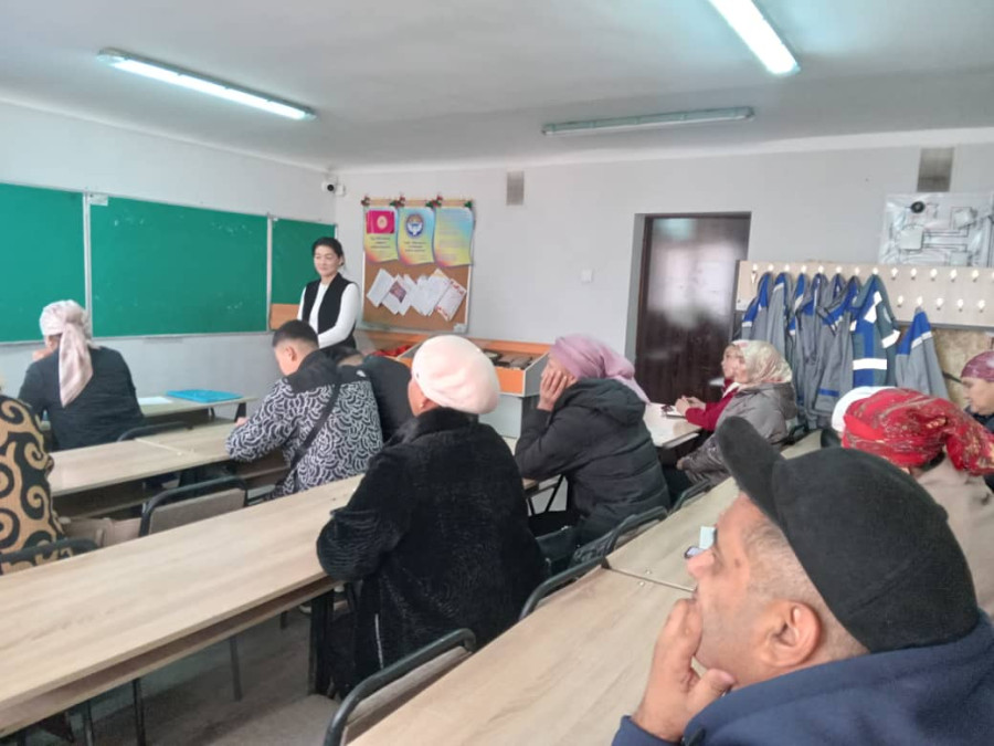 ЖАКта ата-энелер менен биргеликте билим сапатын жогорулатууга багытталган жолугушуу өттү