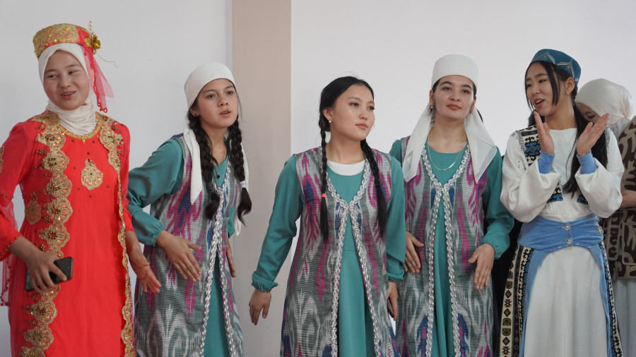 Эл аралык эне тил күнү: Тилдердин достугу даңазаланды