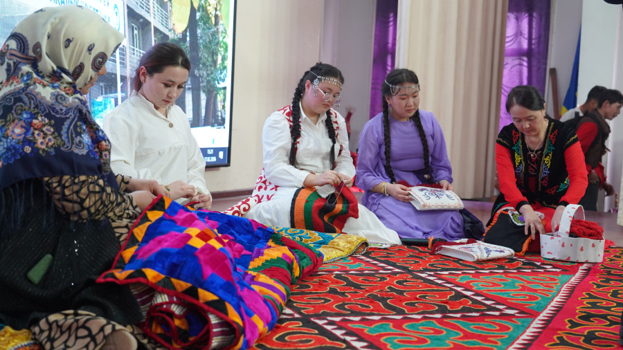 ЖАМУда “Жалпыбыз бириксек күчтүү билек, ЖАМУну даңктоо биздин тилек” аталышындагы сынак старт алды