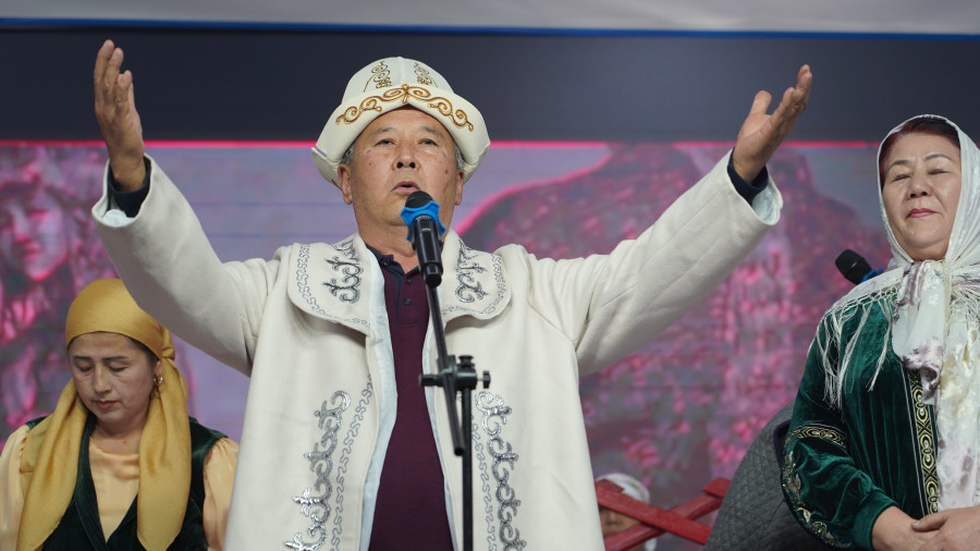 “Ыр, бийге турат кумарым - өзгөчө макам алганым" аттуу сынак медициналык колледжинде болду