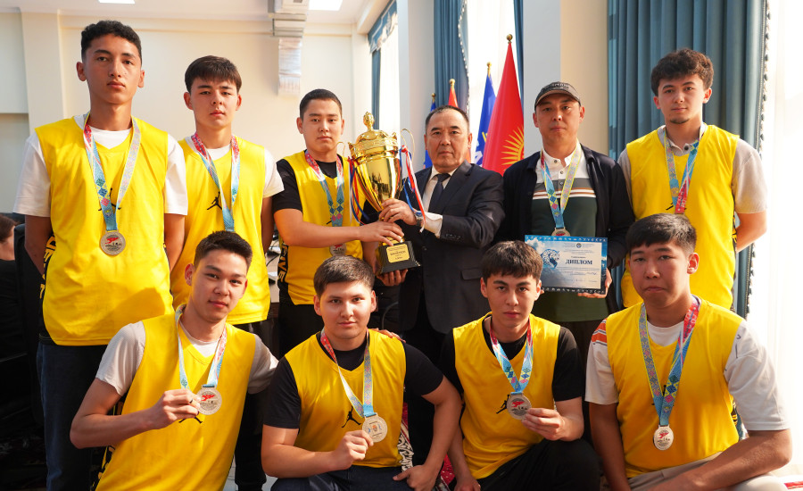 ЖАМУда Эл аралык жана республикалык сынактардын жеңүүчүлөрү сыйланды