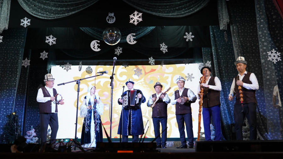  Гала концерт: “Ыр, бийге турат кумарым – өзгөчө макам алганым”.