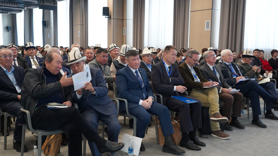 Состоялся второй день международной научно-практической конференции «Эпоха хунну и этногенез кыргызо...