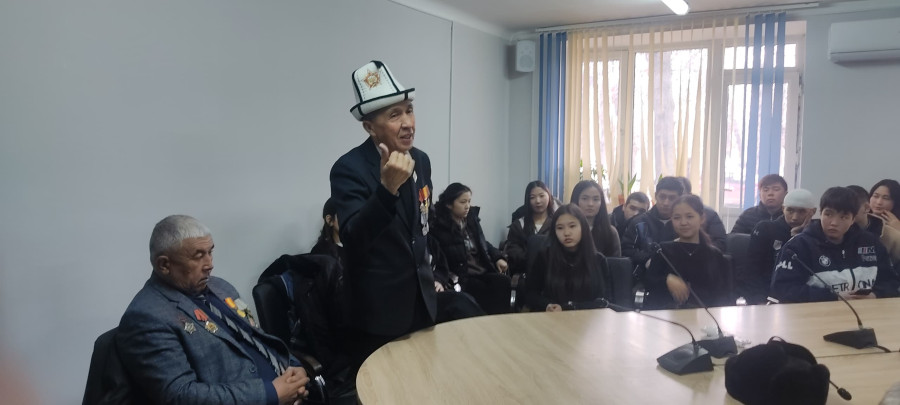 Алдынкы тажрыйба борбору- Жалал-Абад колледжинде Ооган согушунун ардагерлери менен жолугушуу болду