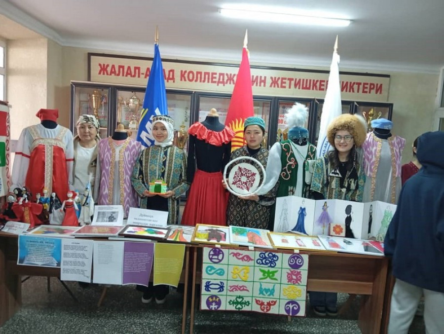 ЖАЛАЛ-АБАД КОЛЛЕДЖИНДЕ ЭНЕ ТИЛ КҮНҮ БЕЛГИЛЕНДИ