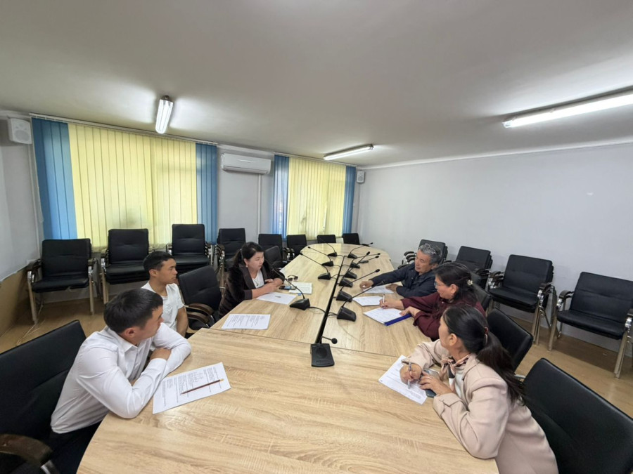 Meeting with Energy Graduates: Discussion of Curriculum and Professional Training