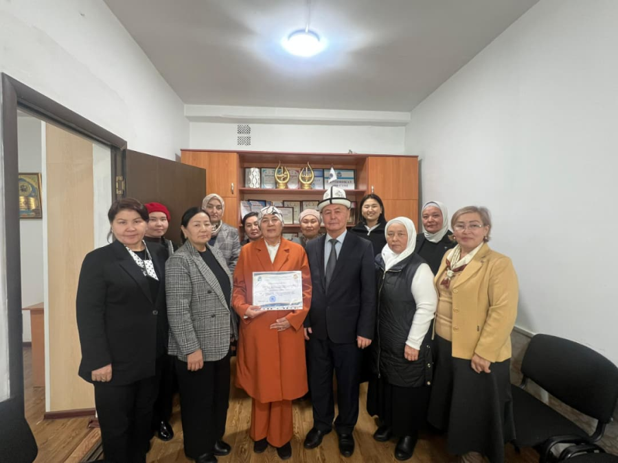 Профессор-преподаватель ЖАГУ в Кыргызско-Узбекского международного университете