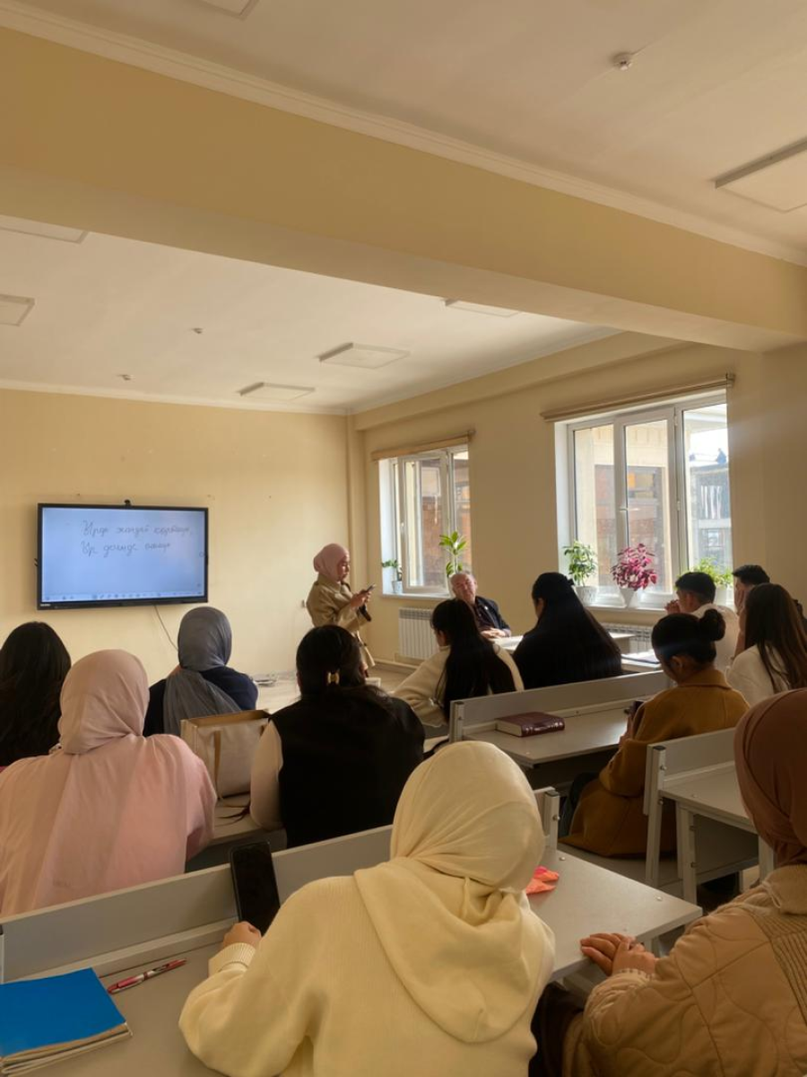 Ырды жандай көрөмүн, Ыр дегенде өлөмүн. (Барпы)