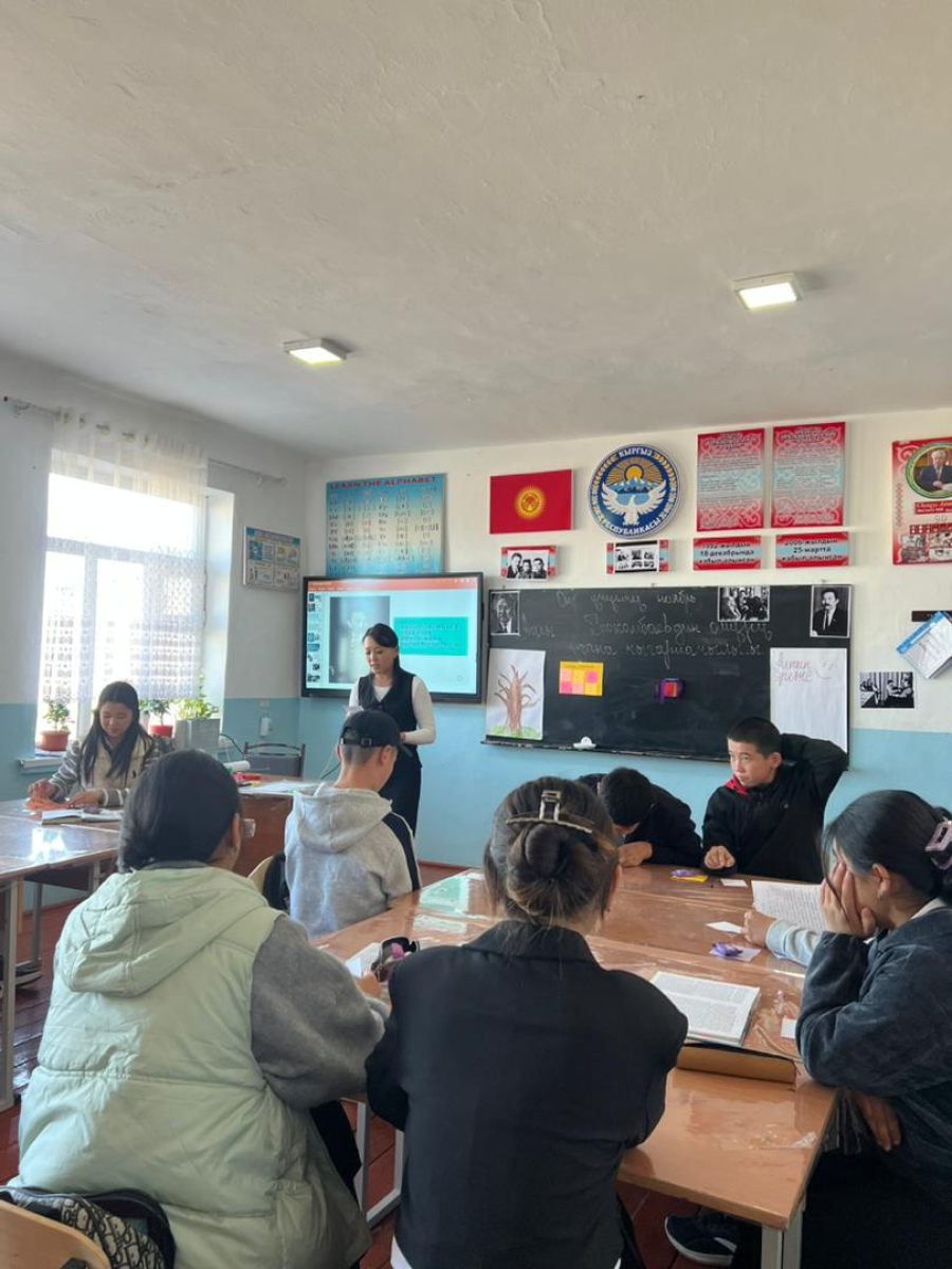 Кыргыз тили жана адабияты адистигинин студенти тарабынан өткөрүлгөн көргөзмөлүү ачык сабак