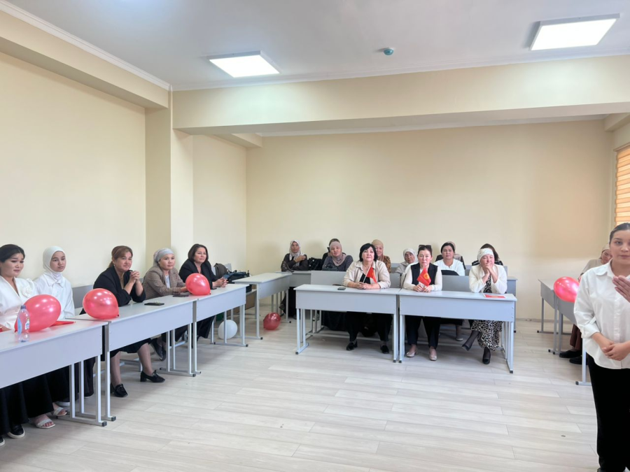 Филология институтундагы ата-энелер менен жолугушуу кечеси