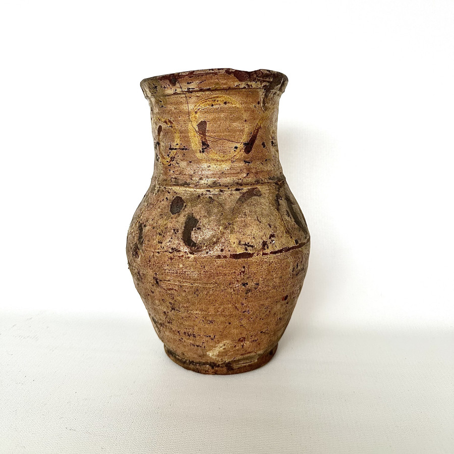 Jar. Glazed ceramics are made on a potter's wheel.(XIV-XV AD)