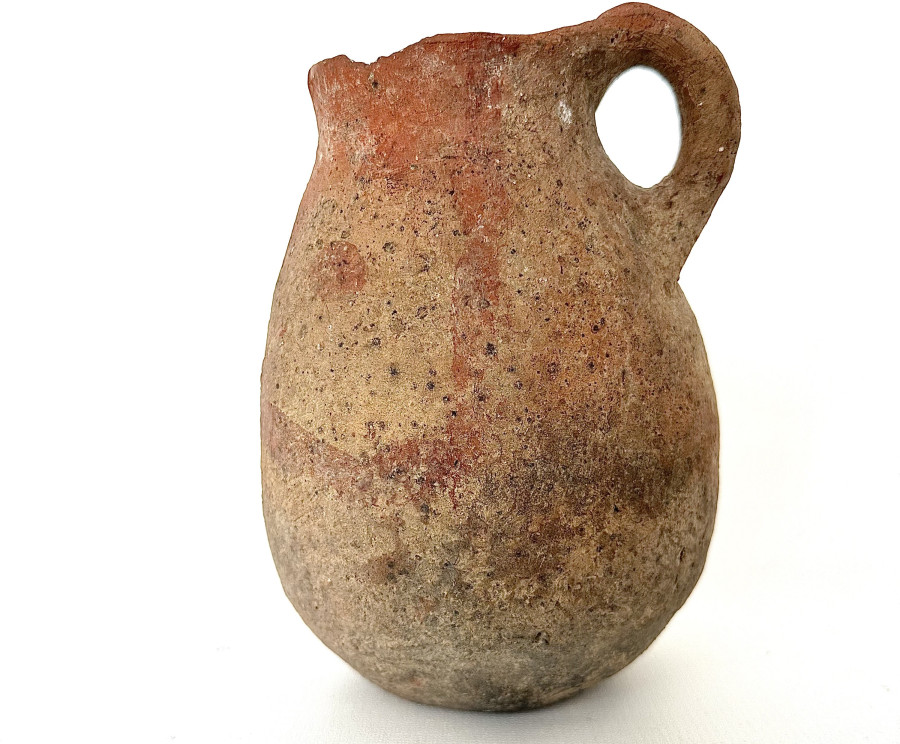 Jar (Jaban), medium size, handmade ceramics. The quality of the ceramics
is poor. (IV-VI AD)