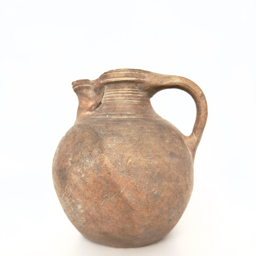 Jar. Ceramics turned on a potter's wheel. The clay is finely expanded,
the shard is thin-walled.(XI-XIII AD)