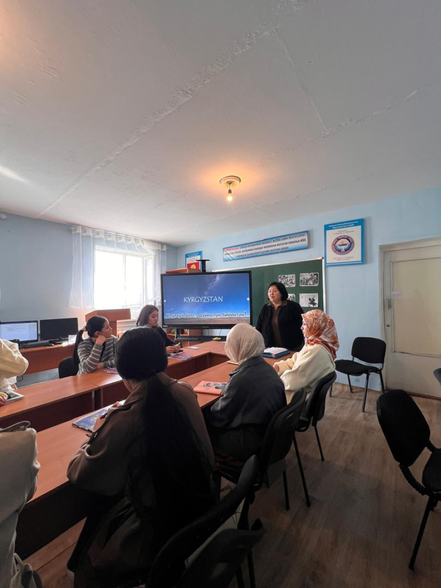 "УЛУТТУК ДЕМ – ДҮЙНӨЛҮК БИЙИКТИК"   темасында куратордук саат өтүлдү