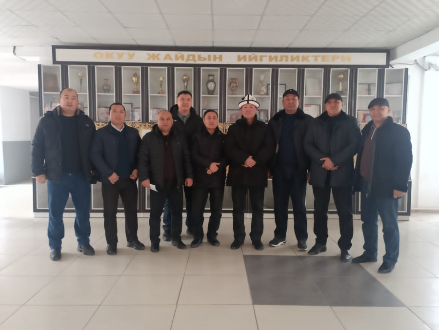 Э. Уметов атындагы педагогикалык институтунда иш берүүчүлөр жана бүтүрүүчүлөр арасыныдагы жыйын өттү