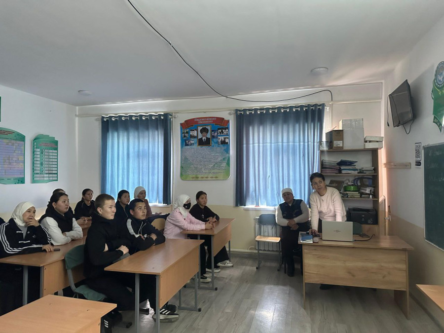 ПРОДОЛЖАЕТСЯ РАБОТА ПО ПРОФОРИЕНТАЦИИ ВЫПУСКНИКОВ ШКОЛ